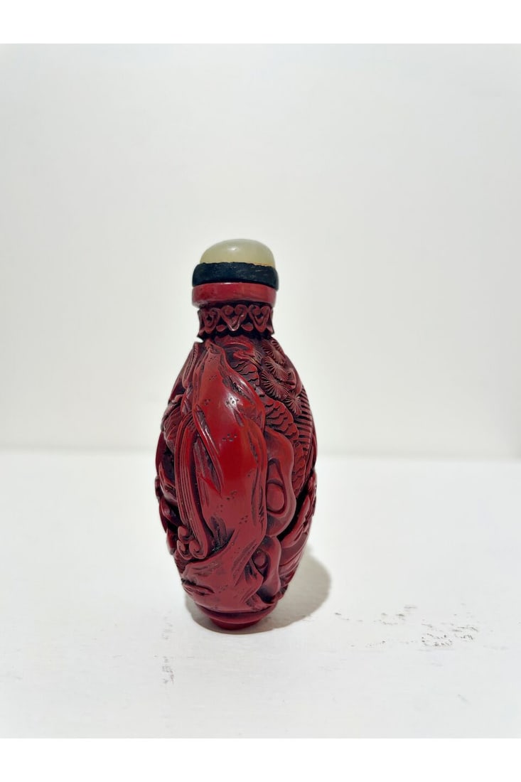 A CINNABAR LACQUER 'FIGURES AND LANDSCAPE' SNUFF BOTTLE 19th/20th century - 7