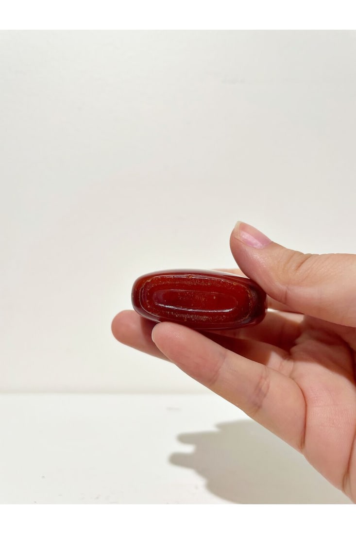 AN AMBER 'FINGER CITRON' CUP AND AN AMBER SNUFF BOTTLE Qing dynasty (2) - 4