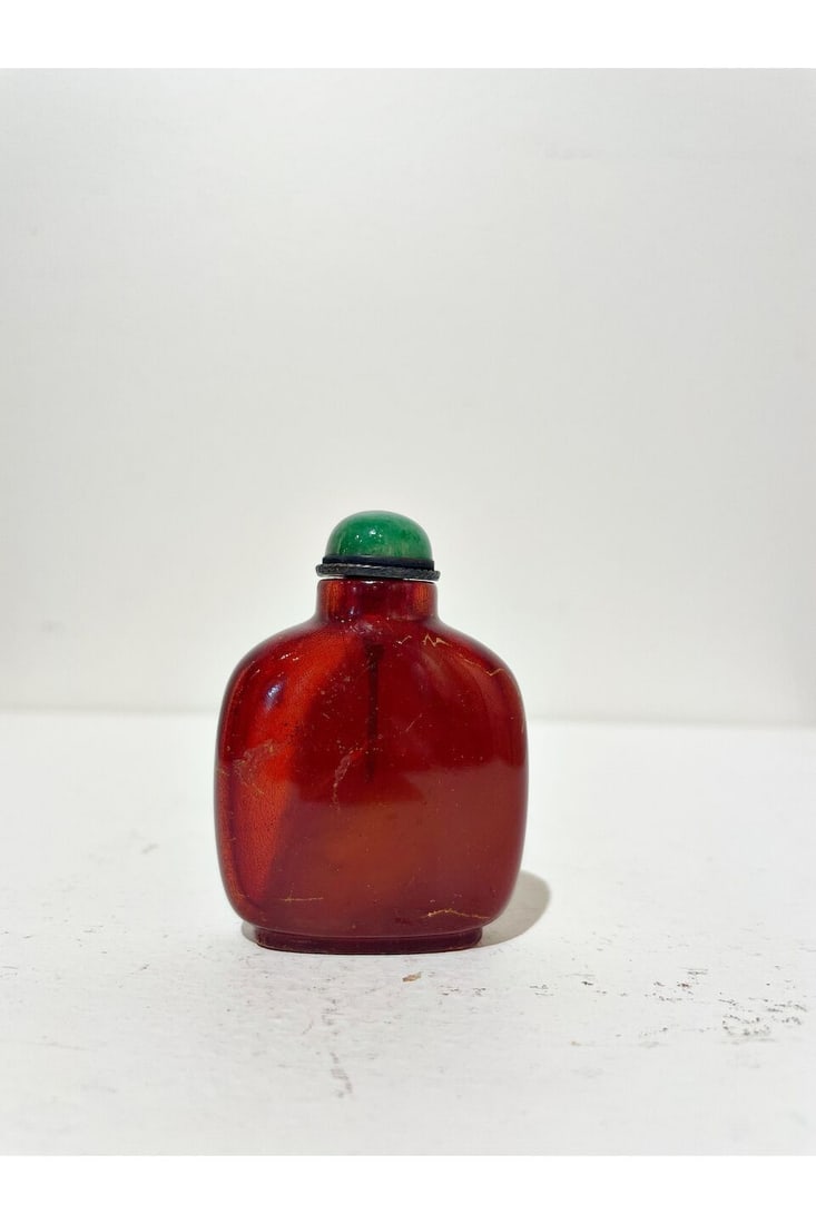 AN AMBER 'FINGER CITRON' CUP AND AN AMBER SNUFF BOTTLE Qing dynasty (2) - 7