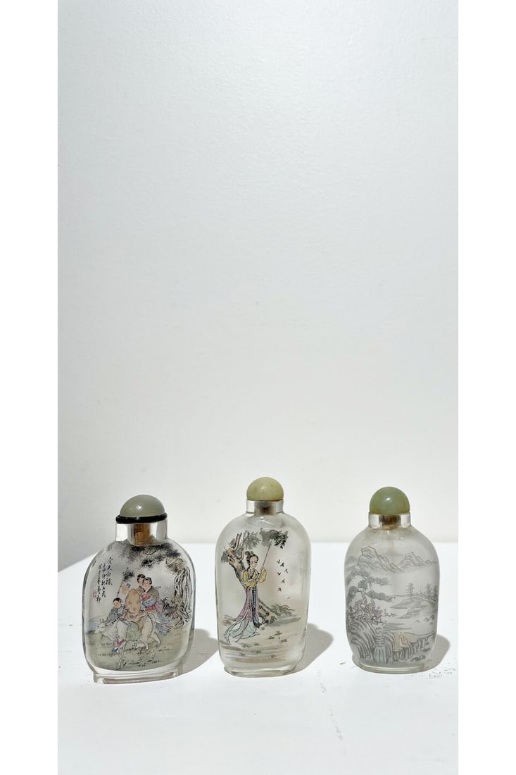 THREE INSIDE PAINTED SNUFF BOTTLES One signed Shimin (b.1969), 20th century (3) - 3