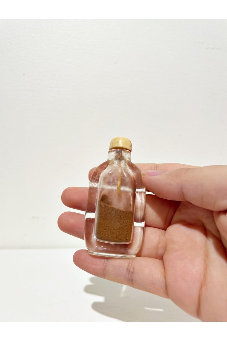 A YELLOW GLASS AND A ROCK CRYSTAL SNUFF BOTTLES 18th/19th century (2) - 6