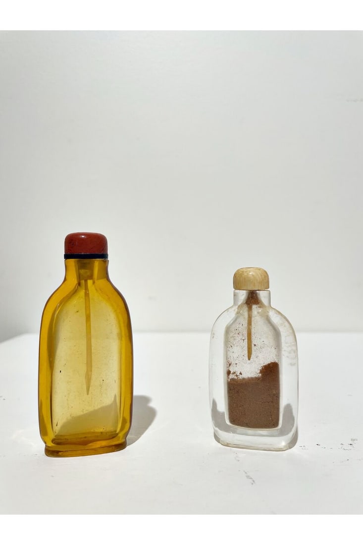 A YELLOW GLASS AND A ROCK CRYSTAL SNUFF BOTTLES 18th/19th century (2) - 8