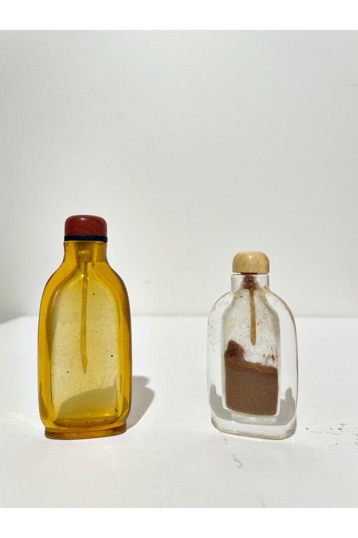 A YELLOW GLASS AND A ROCK CRYSTAL SNUFF BOTTLES 18th/19th century (2) - 9