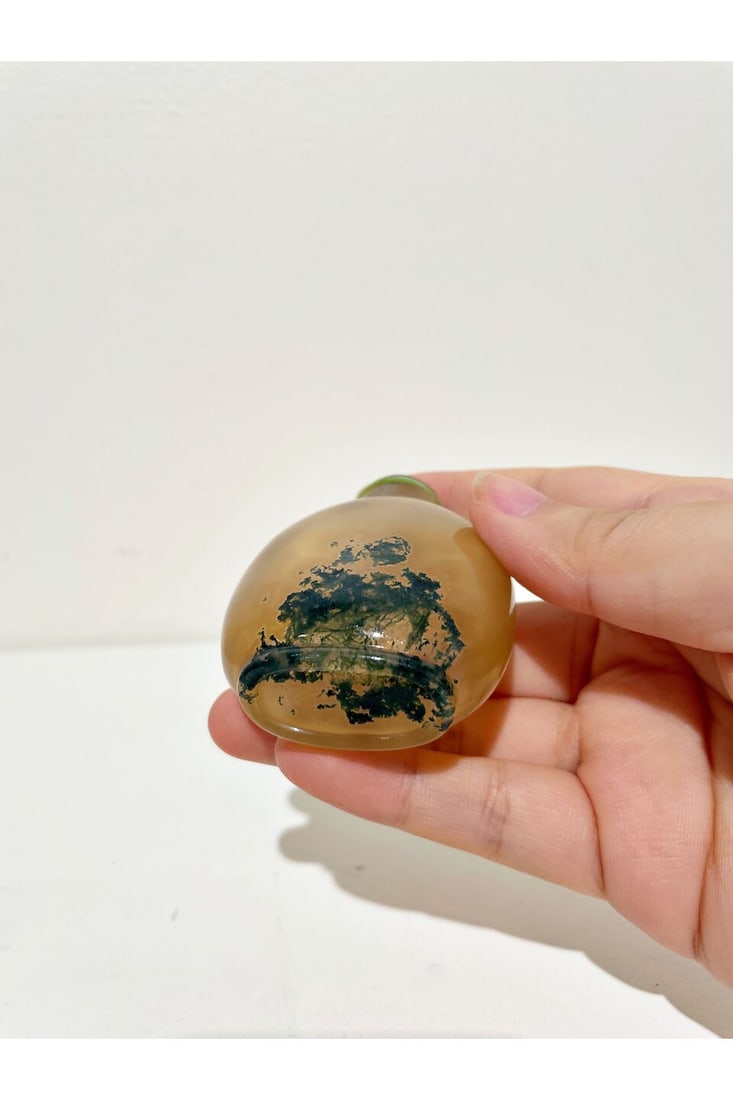 A MOSS AGATE AND A SMOKEY AGATE SNUFF BOTTLES 19th century (2) - 12