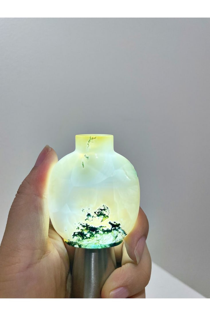 A MOSS AGATE AND A SMOKEY AGATE SNUFF BOTTLES 19th century (2) - 2