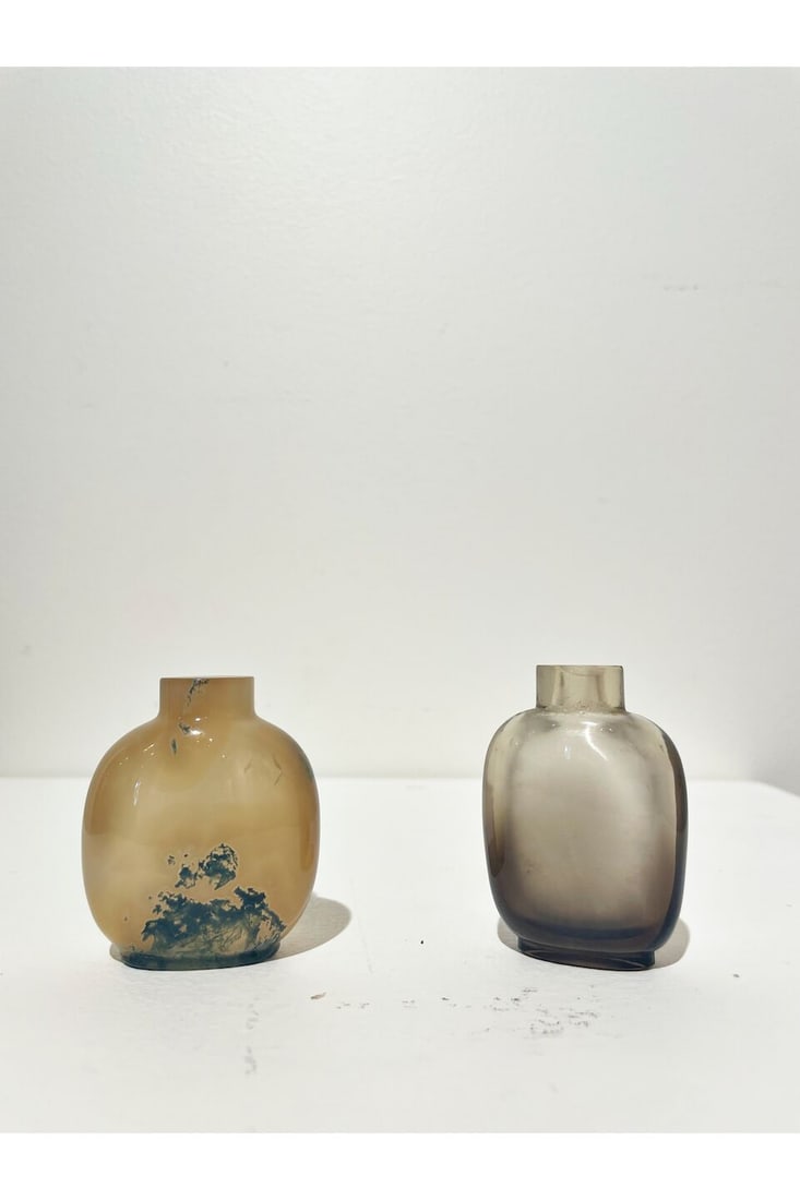 A MOSS AGATE AND A SMOKEY AGATE SNUFF BOTTLES 19th century (2) - 5