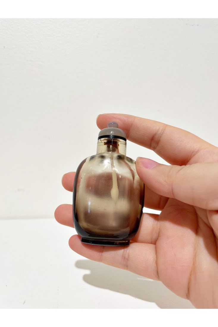 A MOSS AGATE AND A SMOKEY AGATE SNUFF BOTTLES 19th century (2) - 7