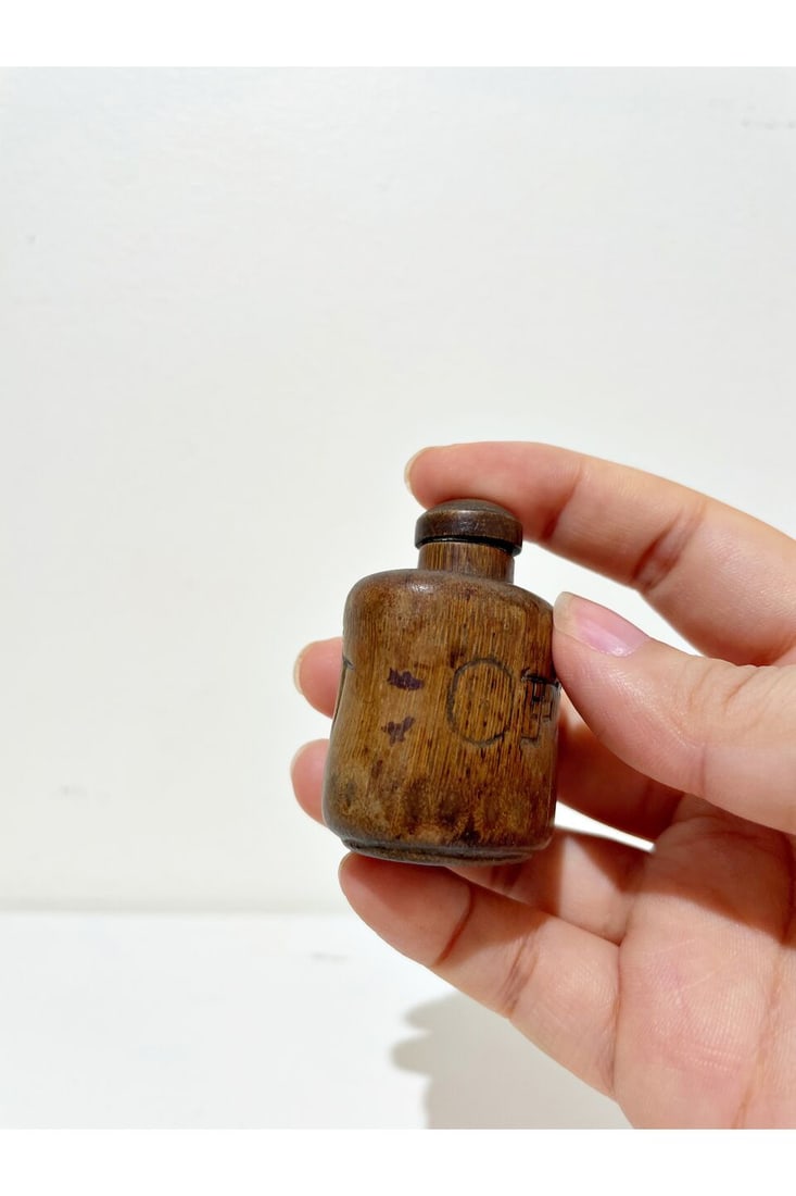 TWO BAMBOO SNUFF BOTTLES AND A GOURD SNUFF BOTTLE 19th century (3) - 2