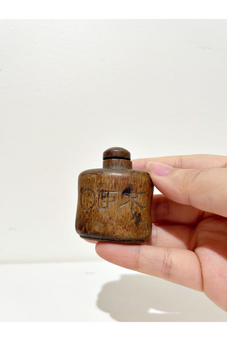 TWO BAMBOO SNUFF BOTTLES AND A GOURD SNUFF BOTTLE 19th century (3) - 3