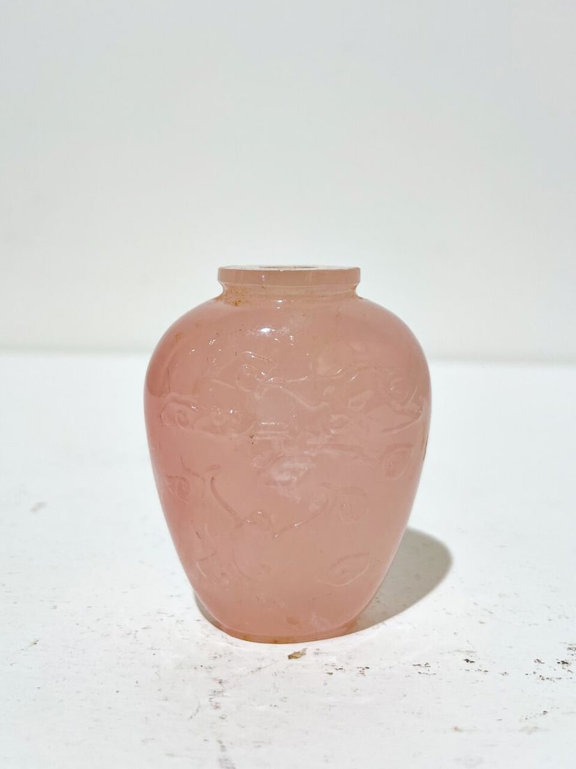 A TURQUOISE, A MOTHER OF PEARL, AND A PINK QUARTZ SNUFF BOTTLES 19th/20th century (3) - 4