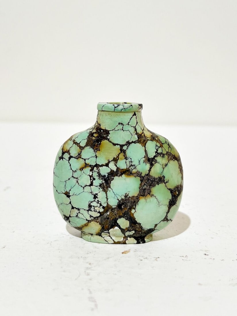 A TURQUOISE, A MOTHER OF PEARL, AND A PINK QUARTZ SNUFF BOTTLES 19th/20th century (3) - 7