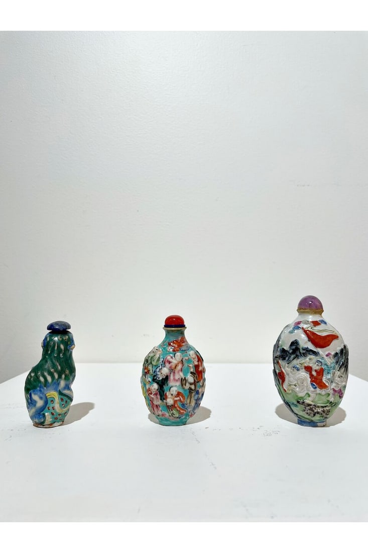 THREE CERAMIC SNUFF BOTTLES One with Qianlong four-character mark, 19th century (3) - 3