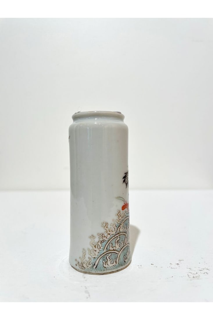 THREE FAMILLE ROSE SNUFF BOTTLES Qianlong and Guangxu marks, 19th century (3) - 6