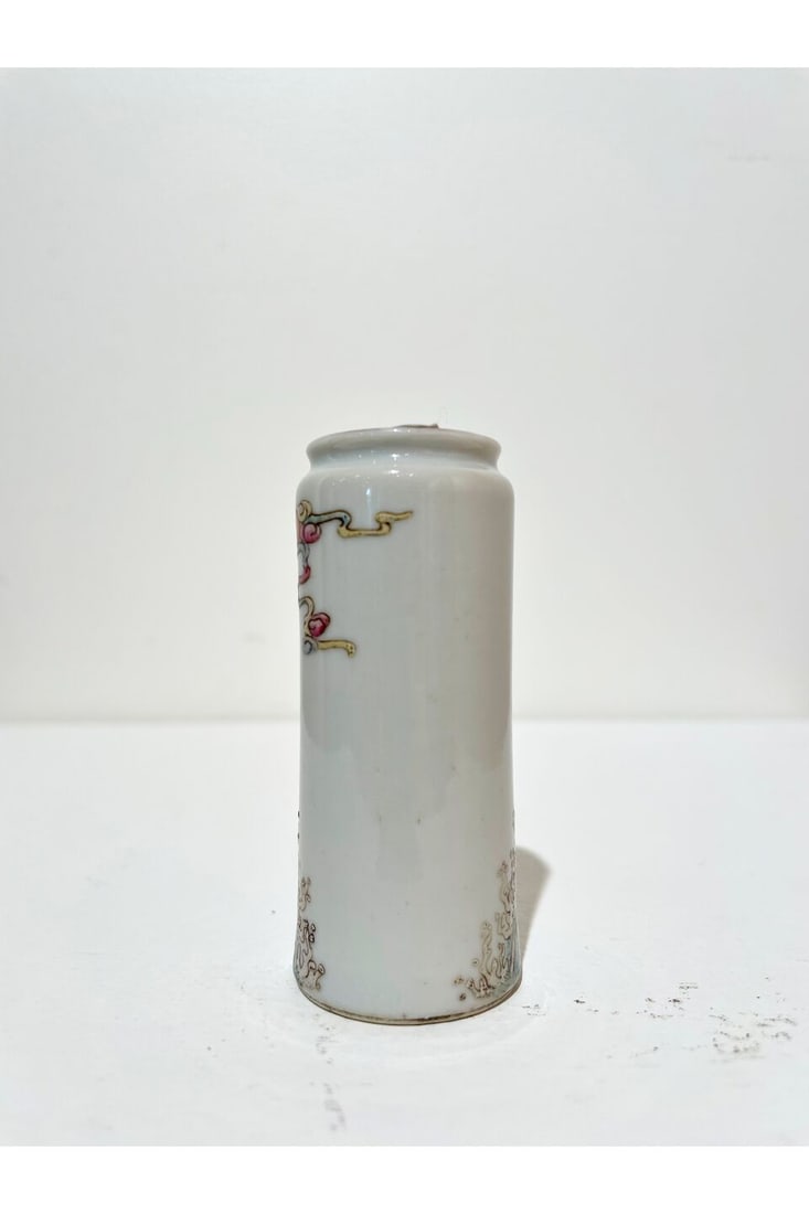 THREE FAMILLE ROSE SNUFF BOTTLES Qianlong and Guangxu marks, 19th century (3) - 7