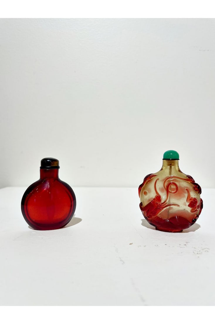 A RUBY-RED-OVERLAY GLASS AND A RUBY RED SNUFF BOTTLES 18th/19th Century (2) - 2