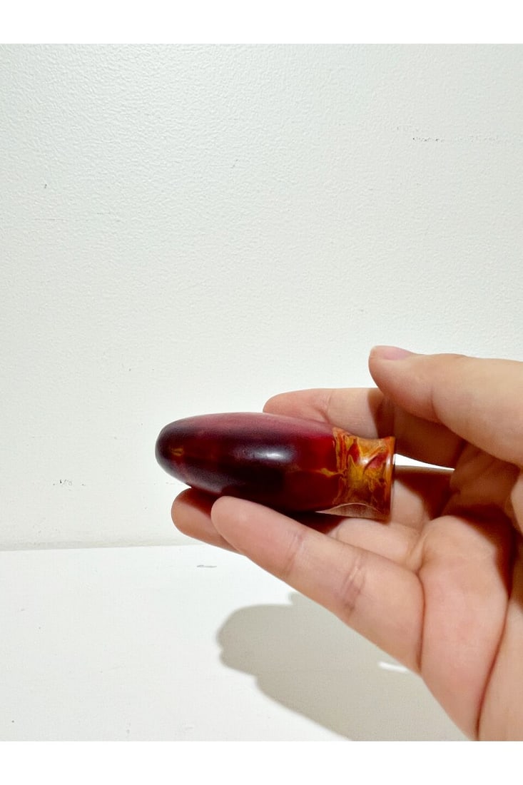 TWO REALGAR GLASS SNUFF BOTTLES Late Qing dynasty (2) - 2