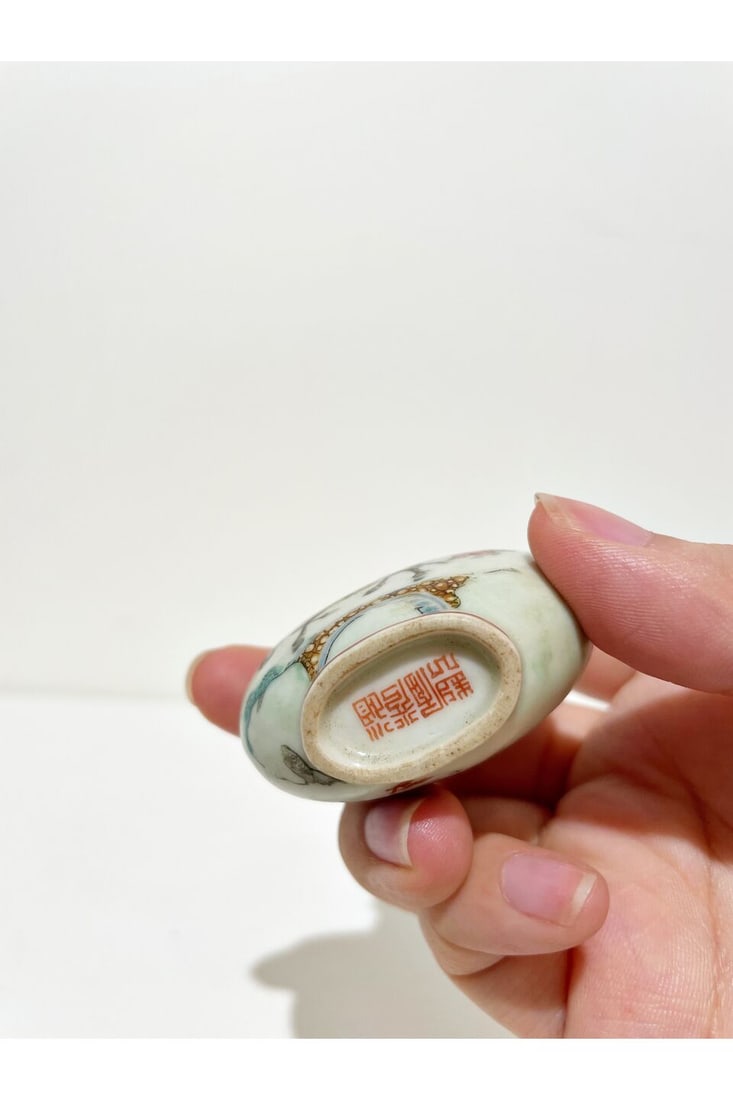 TWO FAMILLE ROSE SNUFF BOTTLES Daoguang four-character marks, 19th century (2) - 2