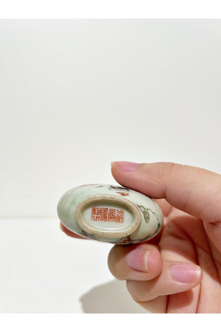 TWO FAMILLE ROSE SNUFF BOTTLES Daoguang four-character marks, 19th century (2) - 3