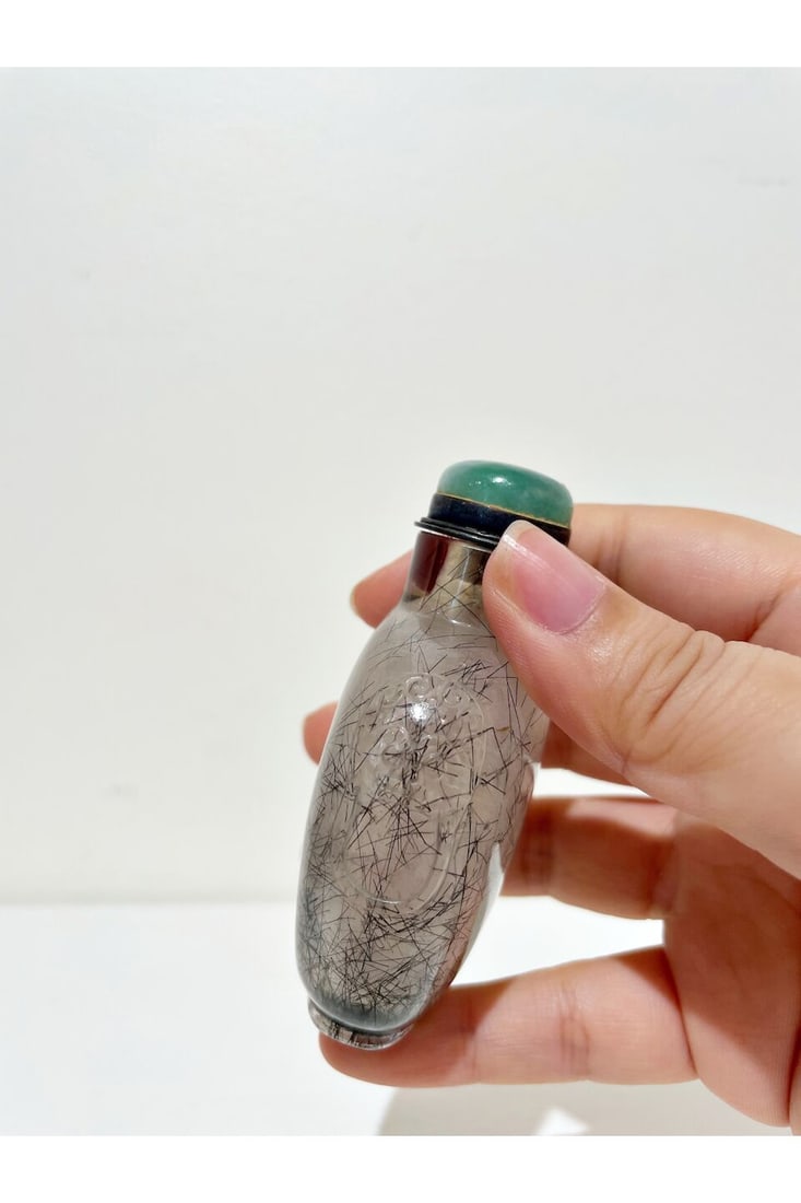 THREE ROCK CRYSTAL SNUFF BOTTLES 19th century (3) - 3