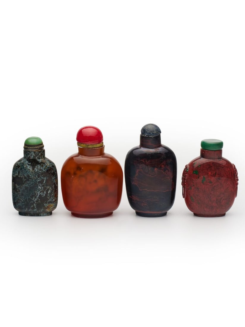 FOUR GLASS SNUFF BOTTLES 19th/20th century (4): FOUR GLASS SNUFF BOTTLES 19th/20th century Measured without the stoppers varying sizes from 5.7cm to 7.1cm high (4). Footnotes: 十九至二十世紀