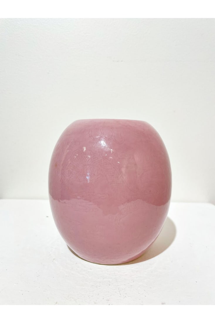 A PINK GLAZED ANHUA DECORATED 'DRAGON AND CLOUD' VASE Kangxi six-character mark, Republic period - 4