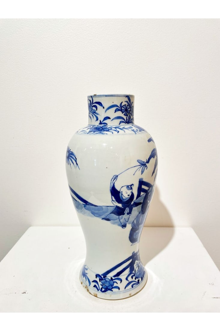 A BLUE AND WHITE VASE Kangxi four-character mark, late Qing to Republic period - 4