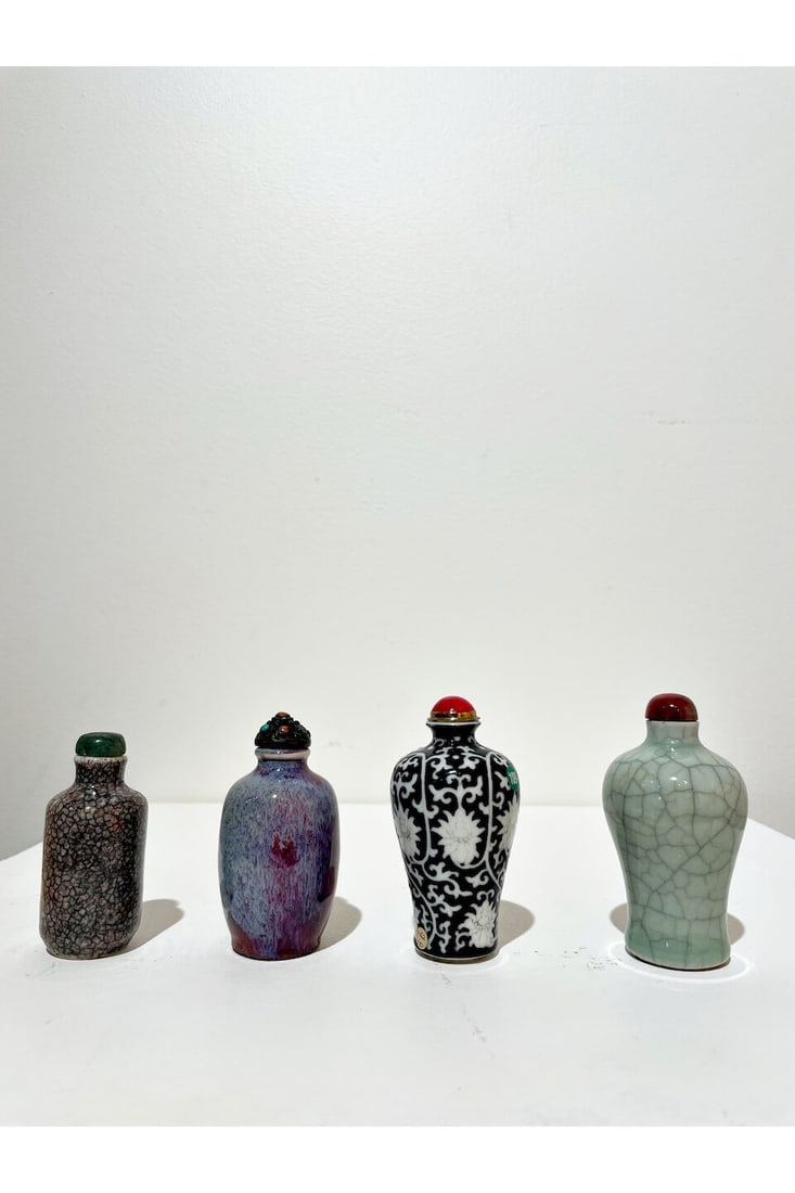 FOUR CERAMIC SNUFF BOTTLES One with Yongzheng mark, one, Daoguang mark, 19th/20th century (4) - 3