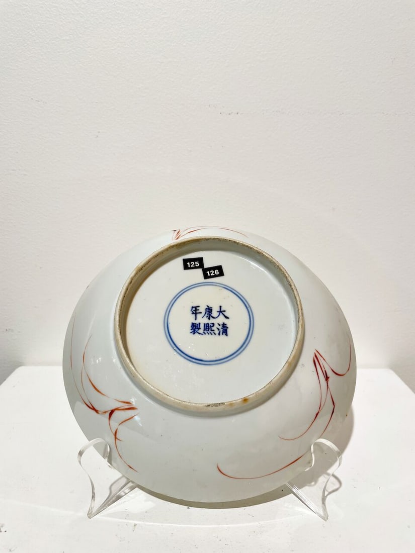 A FAMILLE VERTE 'FIGURES' BOWL Kangxi six-character mark, 19th century - 2