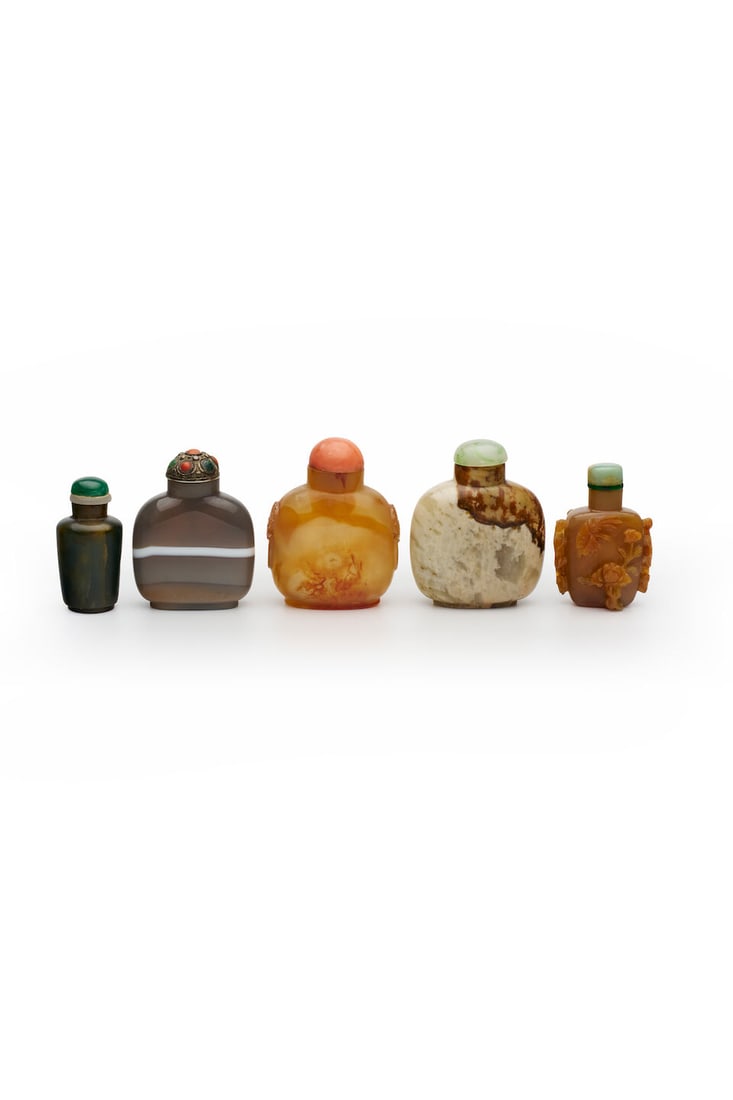 FIVE JADE, AGATE, OR HARDSTONE SNUFF BOTTLES 19th/20th century (5): FIVE JADE, AGATE, OR HARDSTONE SNUFF BOTTLES 19th/20th century Measured without the stoppers varying sizes from 5.0cm to 6.5cm high