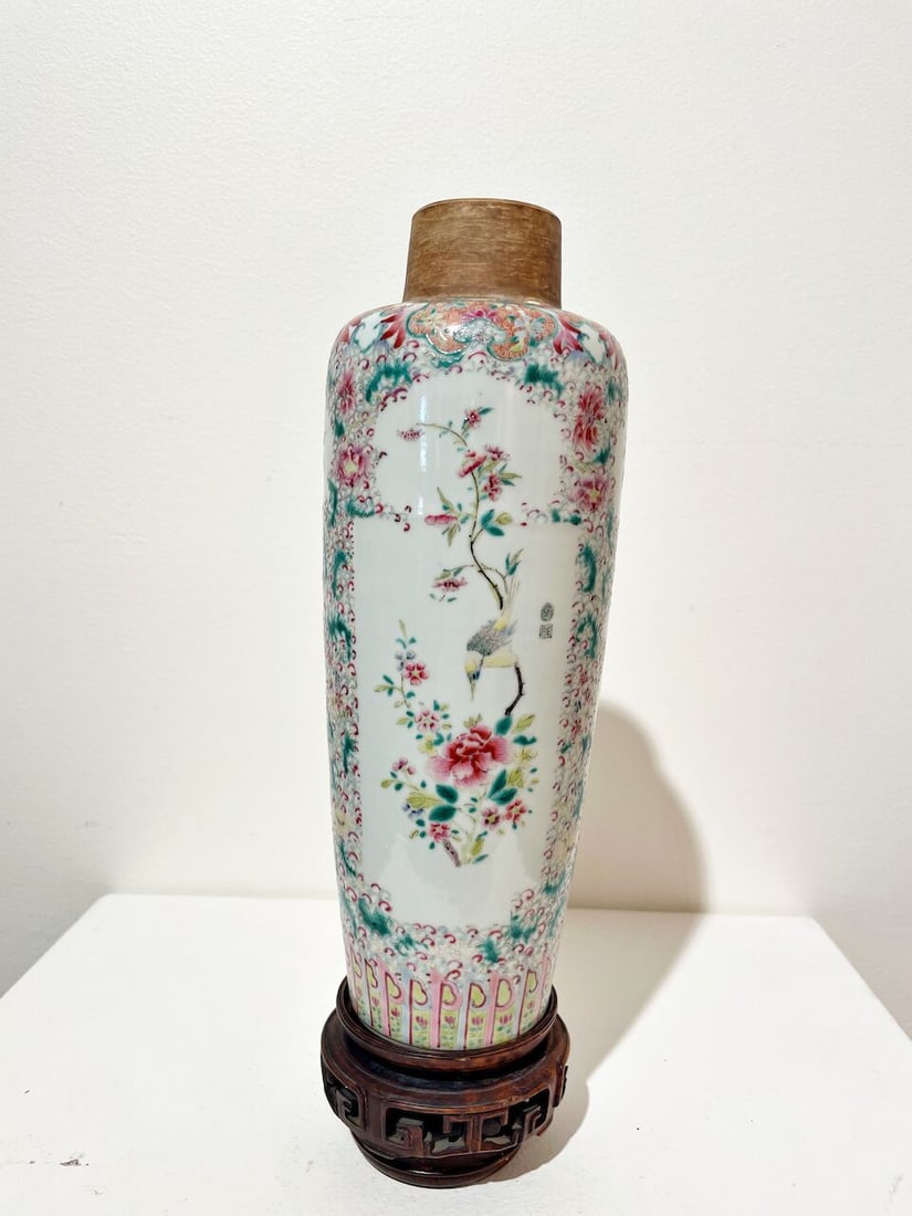 A FAMILLE ROSE RESERVE DECORATED 'FLORAL' VASE Late Qing to Republic period - 4