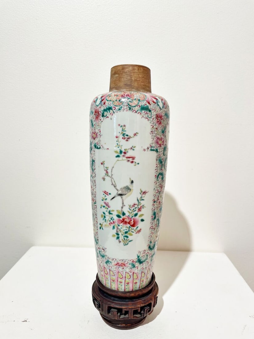 A FAMILLE ROSE RESERVE DECORATED 'FLORAL' VASE Late Qing to Republic period - 6