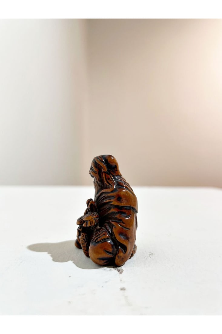TWO BOXWOOD NETSUKE OF A MONK AND GAMA SENNIN 19th century (2) - 12