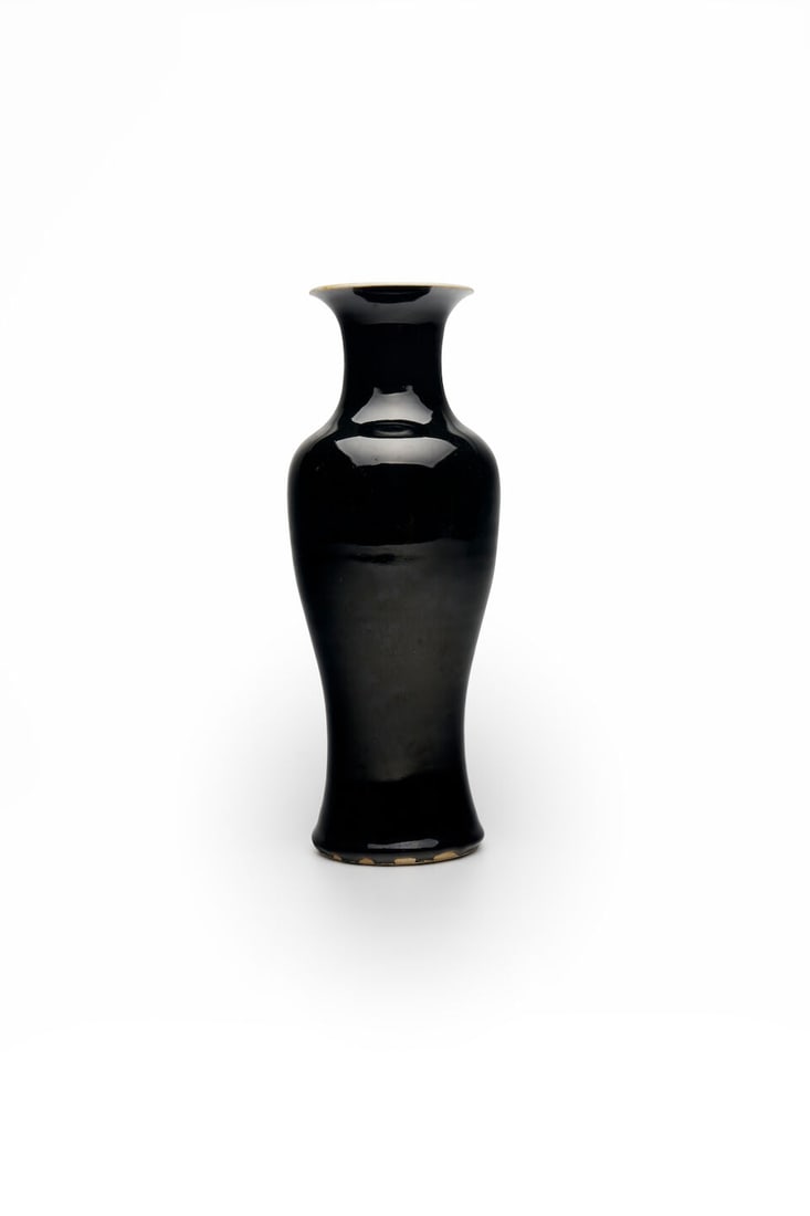 A BLACK GLAZED VASE 19th century: A BLACK GLAZED VASE 19th century 30.0cm Footnotes: 十九世紀 黑釉觀音尊 For further information on this lot please visit Bonhams.com For