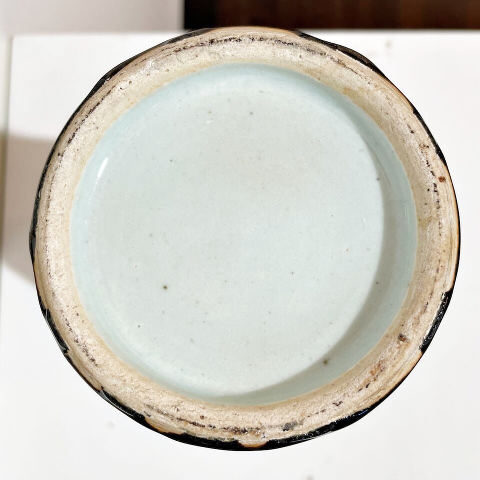 A BLACK GLAZED VASE 19th century - 2