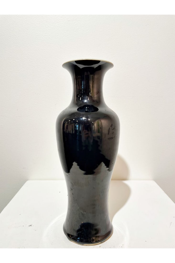 A BLACK GLAZED VASE 19th century - 4