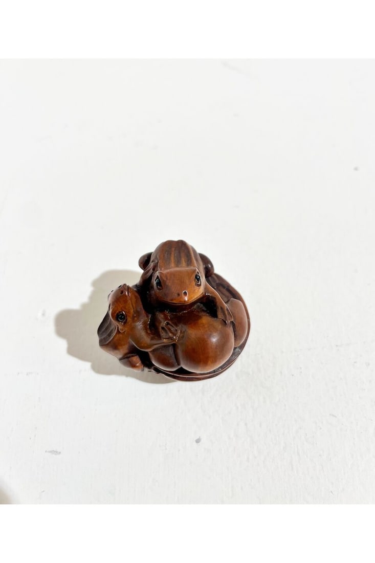 TWO WOOD NETSUKE OF TOADS AND FROGS Signed Tamayama [玉山] and Tamaishi [玉... - 5