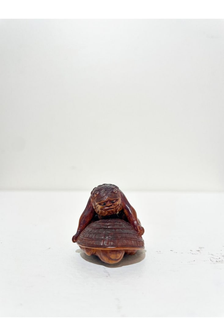 TWO WOOD AND A BRAZIL NUT NETSUKE the brazilnut netsuke signed possibly Kabuao [株青... - 3