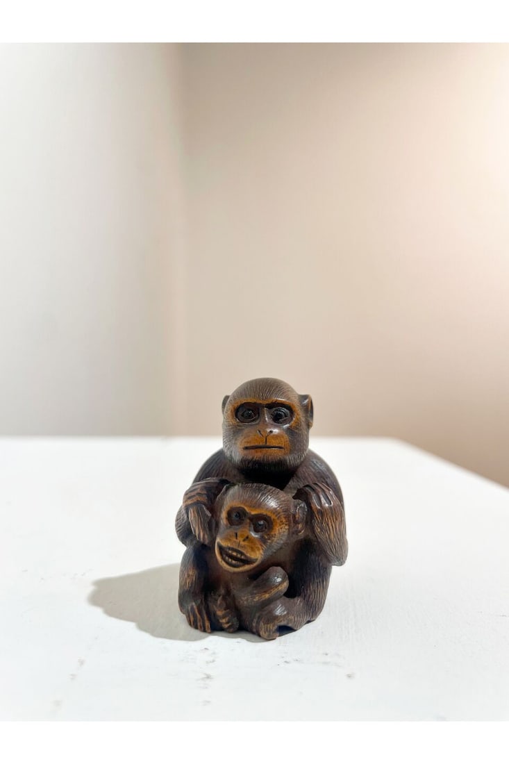 A WOOD NETSUKE OF TWO MONKEYS Signed Masanao [正直], 19th/20th century - 8