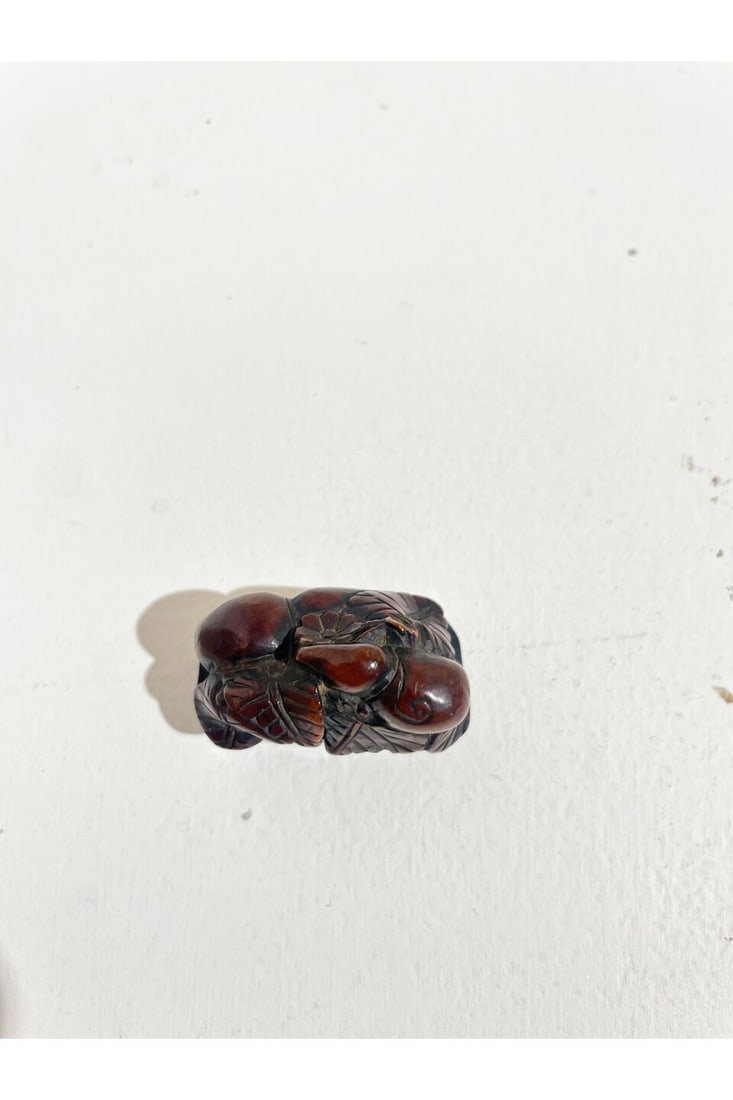 THREE BOXWOOD NETSUKE OF VEGETABLES AND OYSTERS 19th century (3) - 5