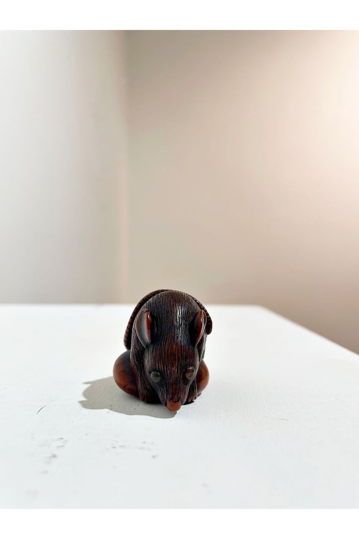 TWO WOOD NETSUKE OF RATS One signed Tamaichi [玉一], 19th/20th century (2) - 7
