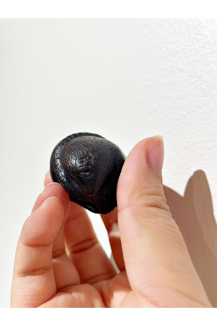 TWO WOOD NETSUKE OF RATS One signed Tamaichi [玉一], 19th/20th century (2) - 9