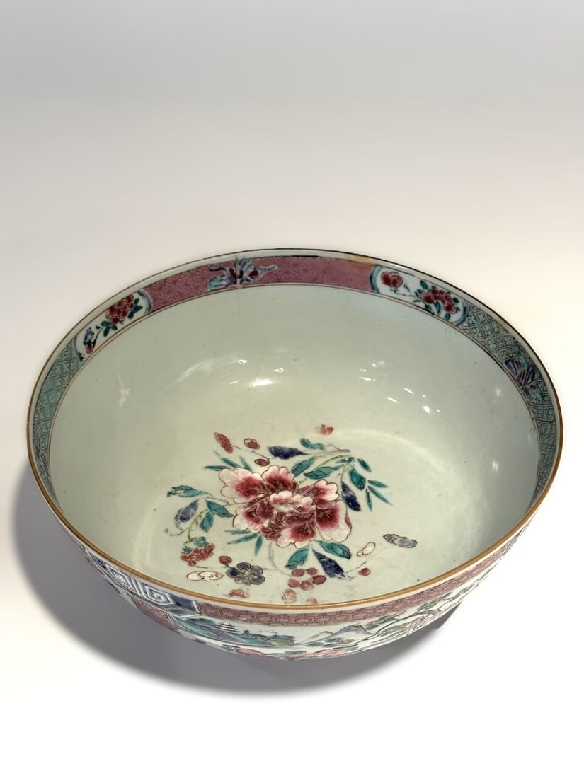 A famille rose 'landscape' bowl Mid 18th century - 2