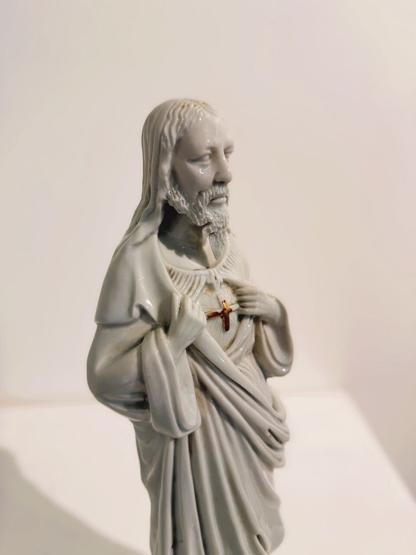 A DEHUA FIGURE OF THE 'SACRED HEART OF JESUS' Late Qing Dynasty/Republic Period - 2