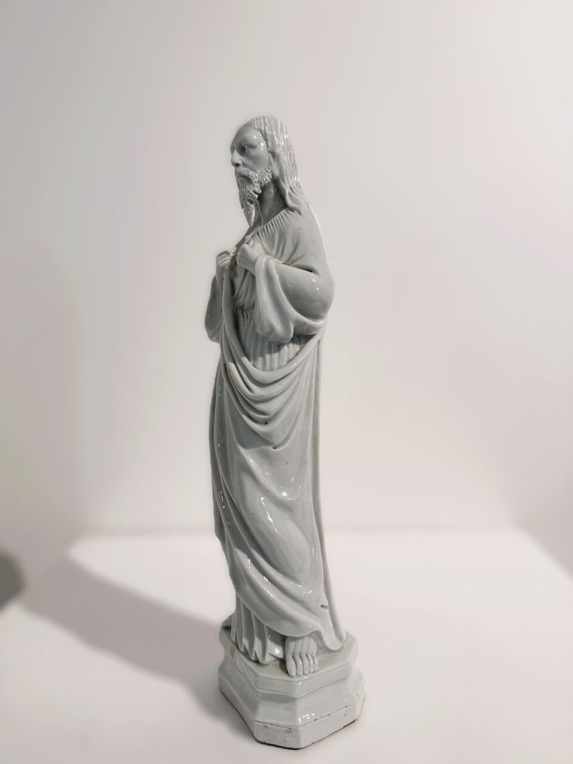 A DEHUA FIGURE OF THE 'SACRED HEART OF JESUS' Late Qing Dynasty/Republic Period - 3