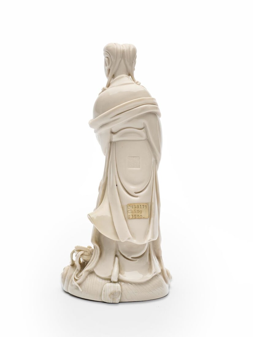 A DEHUA FIGURE OF GUANYIN Seal mark of He Chaozong (1522-1600), late Qing to Republic period - 2