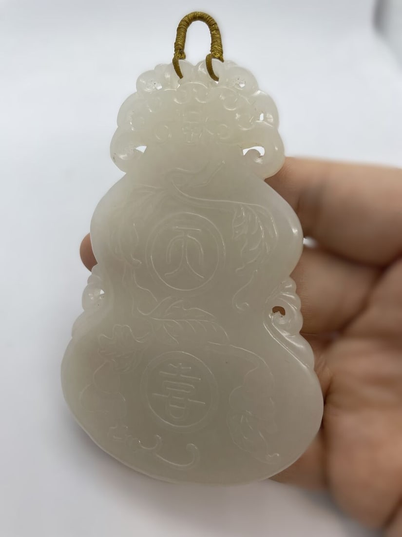 A WHITE JADE GOURD SHAPED PLAQUE 20th century - 2