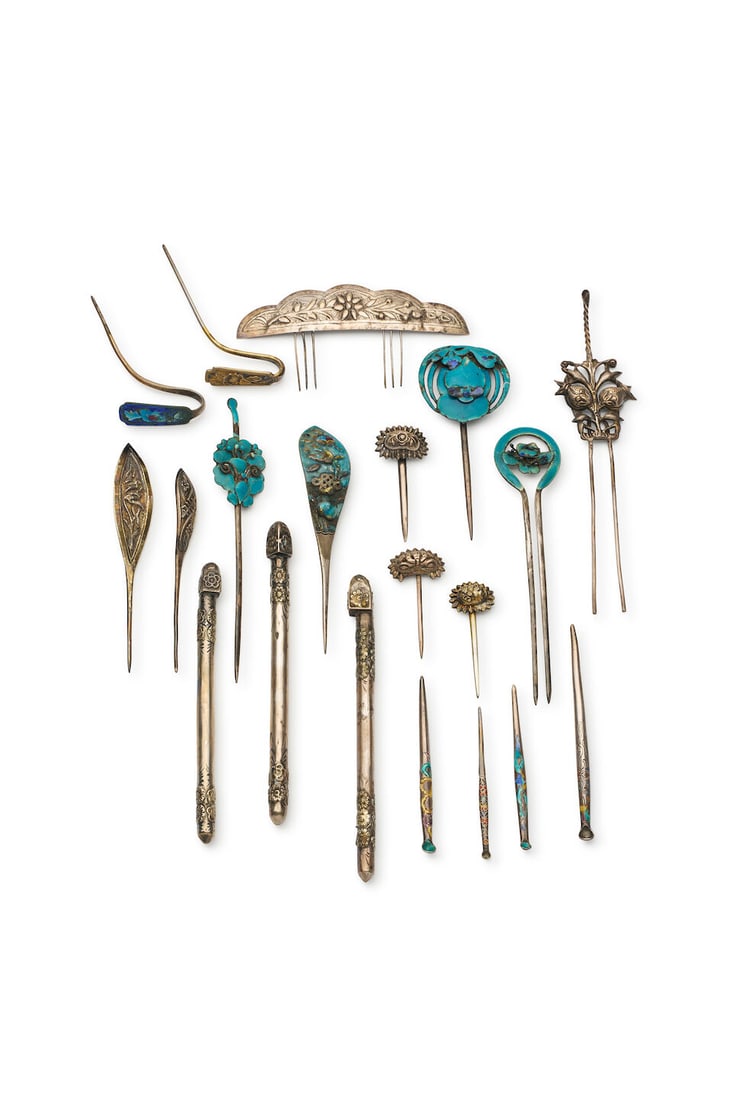 20 SILVER AND ENAMELLED HAIR PINS Late Qing dynasty (20): 20 SILVER AND ENAMELLED HAIR PINS Late Qing dynasty Varying sizes from 4.5cm to 11.0cm long (20). Footnotes: 晚清