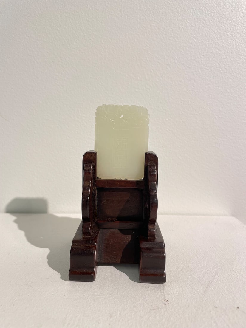 A ROSEWOOD MINIATURE SCREEN WITH A WHITE JADE PLAQUE 20th century (2) - 3