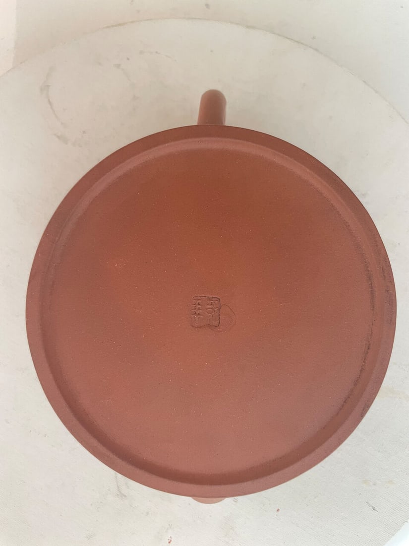 A YIXING 'PLUM BLOSSOMS' TEA POT Seal marks of Shi Liansheng (1880-1950), 20th century - 2