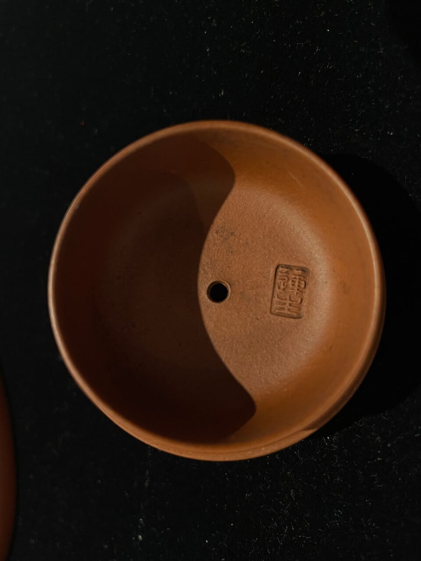 A YIXING 'PLUM BLOSSOMS' TEA POT Seal marks of Shi Liansheng (1880-1950), 20th century - 3